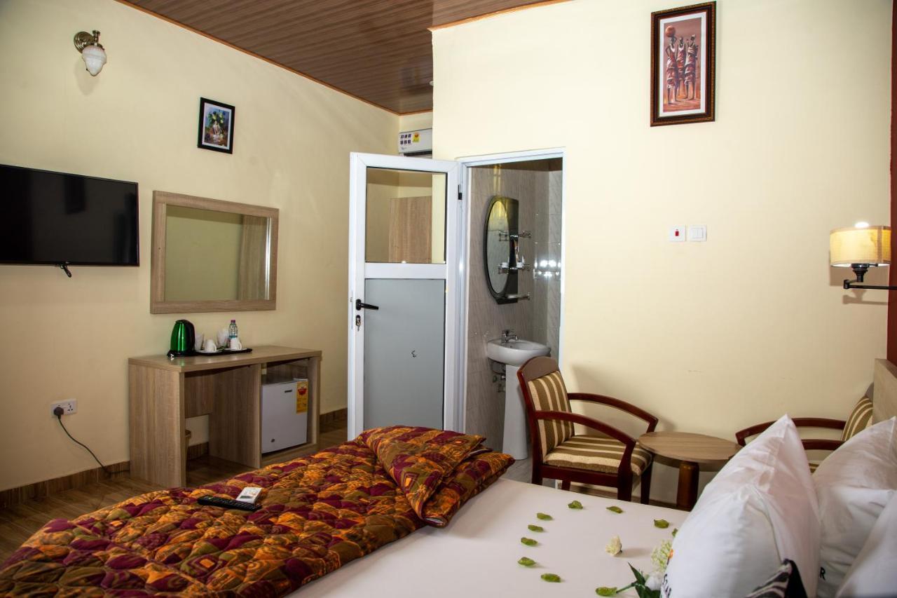 Grand Star Hotel North Legon Экстерьер фото