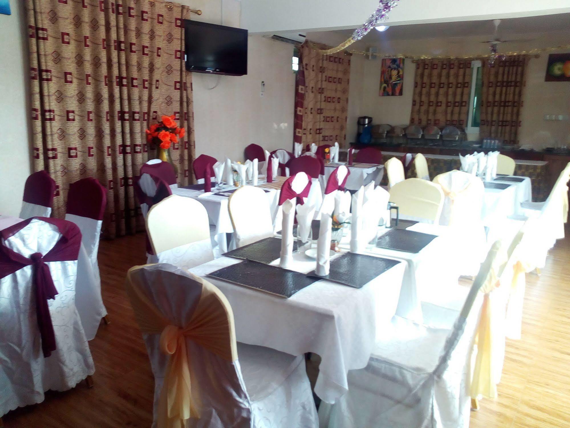 Grand Star Hotel North Legon Экстерьер фото